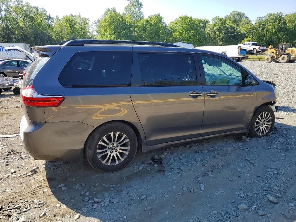 2018 TOYOTA SIENNA XLE 8-PASSENGER XLE 8-PASSENGER 3