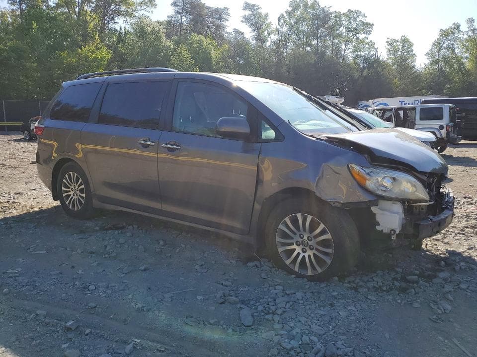 2018 TOYOTA SIENNA XLE 8-PASSENGER XLE 8-PASSENGER 4