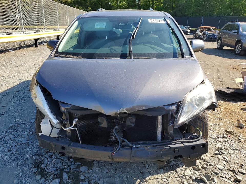 2018 TOYOTA SIENNA XLE 8-PASSENGER XLE 8-PASSENGER 5