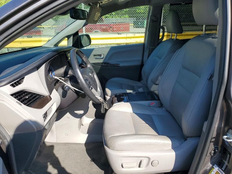 2018 TOYOTA SIENNA XLE 8-PASSENGER XLE 8-PASSENGER 7