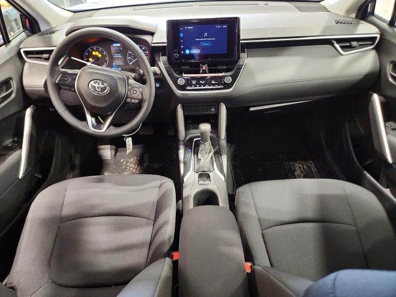 2025 TOYOTA COROLLA CROSS LE 8