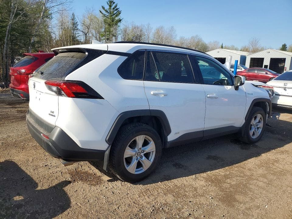 2020 TOYOTA RAV4 LE 3