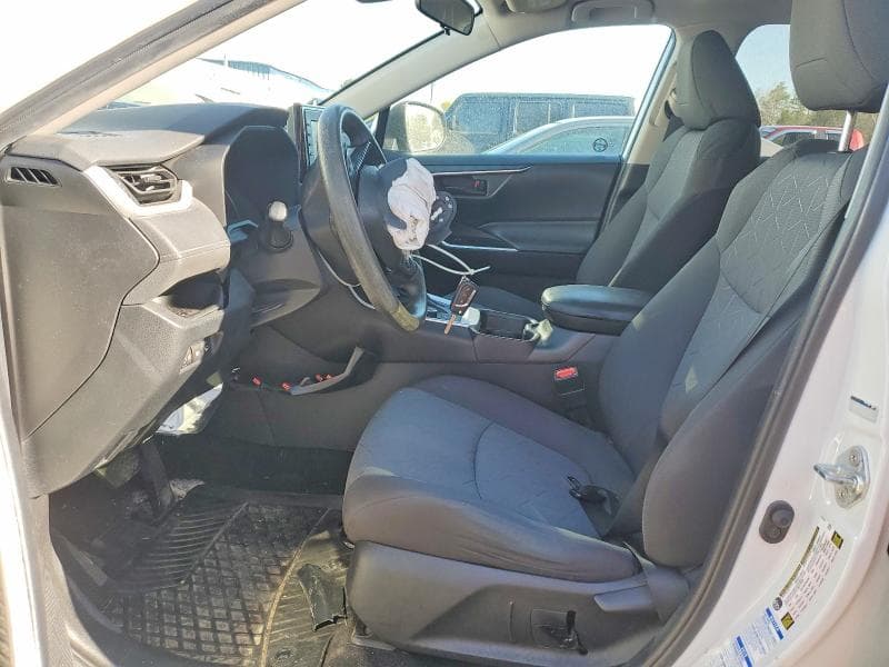 2020 TOYOTA RAV4 LE 7