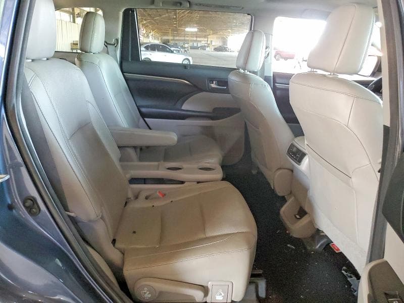 2018 TOYOTA HIGHLANDER LIMITED 11