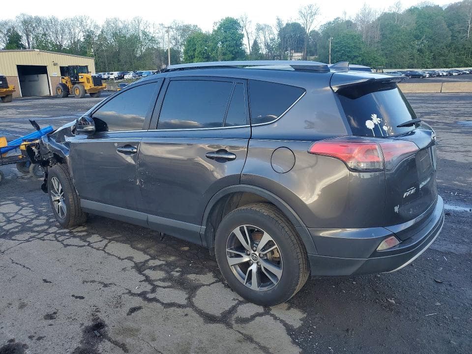 2018 TOYOTA RAV4 XLE 2