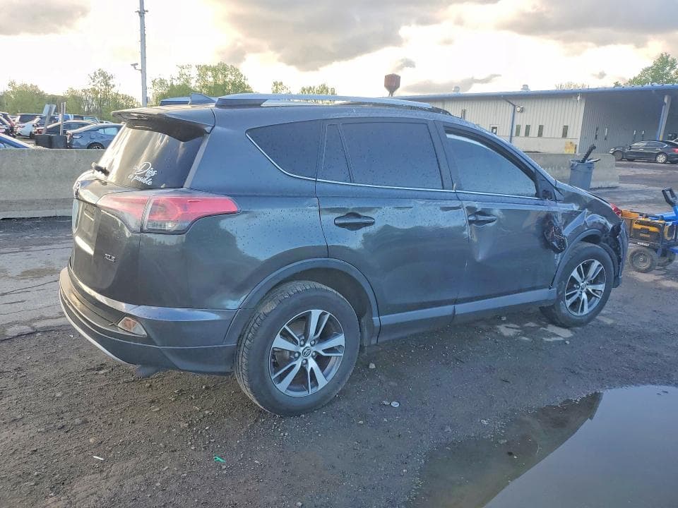 2018 TOYOTA RAV4 XLE 3