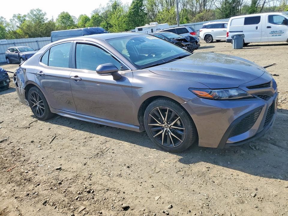 2022 TOYOTA CAMRY SE 4