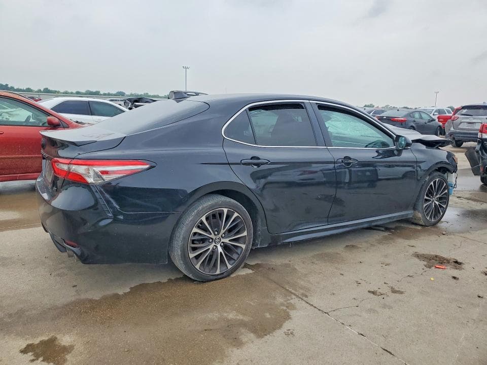 2018 TOYOTA CAMRY SE SE 3