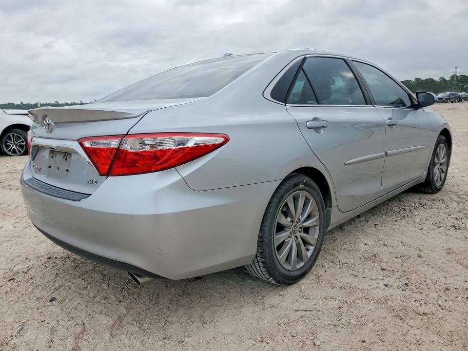 2017 TOYOTA CAMRY XLE 3