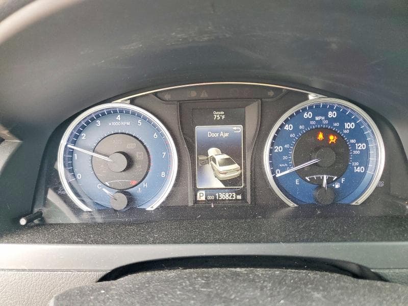 2017 TOYOTA CAMRY XLE 9