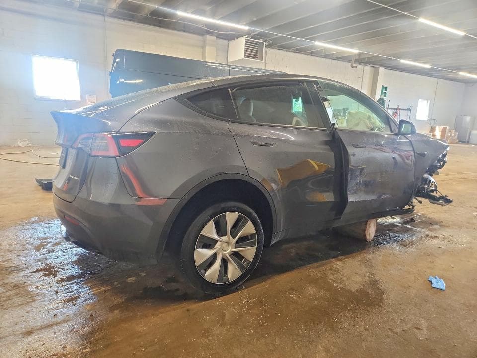 2023 TESLA MODEL Y 4