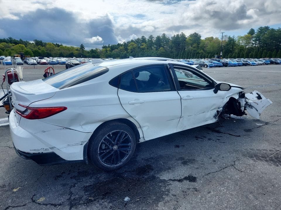 2025 TOYOTA CAMRY SE 3