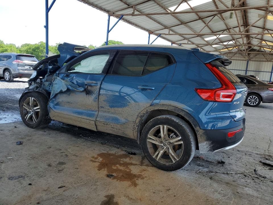 2023 VOLVO XC40 CORE 2