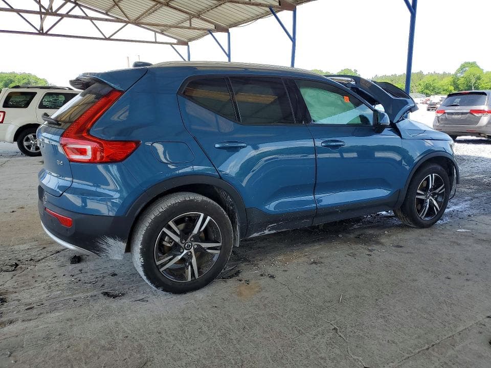 2023 VOLVO XC40 CORE 3