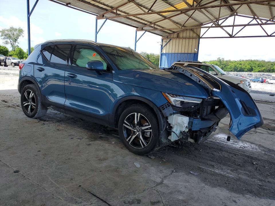 2023 VOLVO XC40 CORE 4