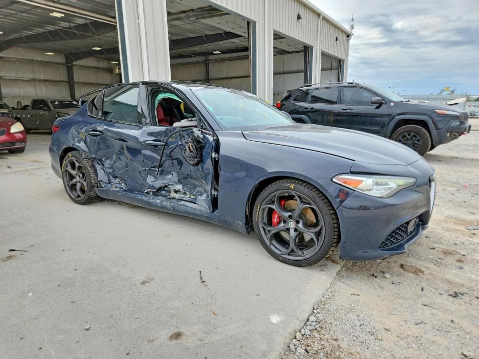 2019 ALFA ROMEO GIULIA TI 4