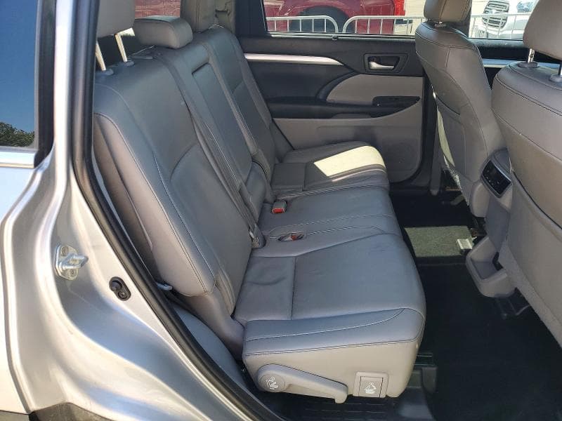 2019 TOYOTA HIGHLANDER XLE 11