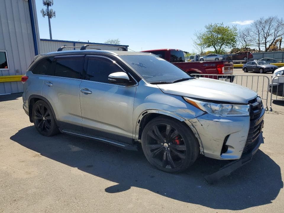 2019 TOYOTA HIGHLANDER XLE 4
