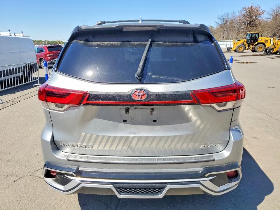 2019 TOYOTA HIGHLANDER XLE 6