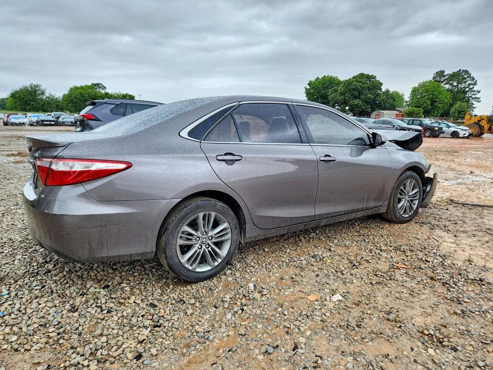 2017 TOYOTA CAMRY SE 3
