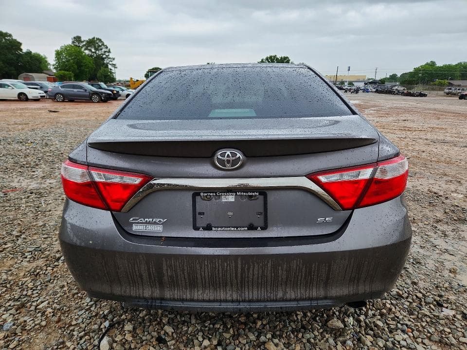 2017 TOYOTA CAMRY SE 6
