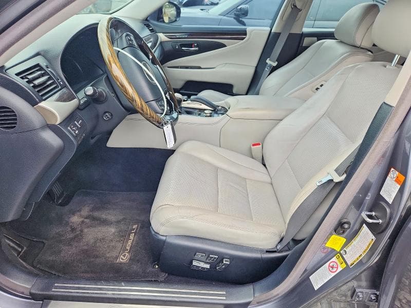 2016 LEXUS LS 460 7