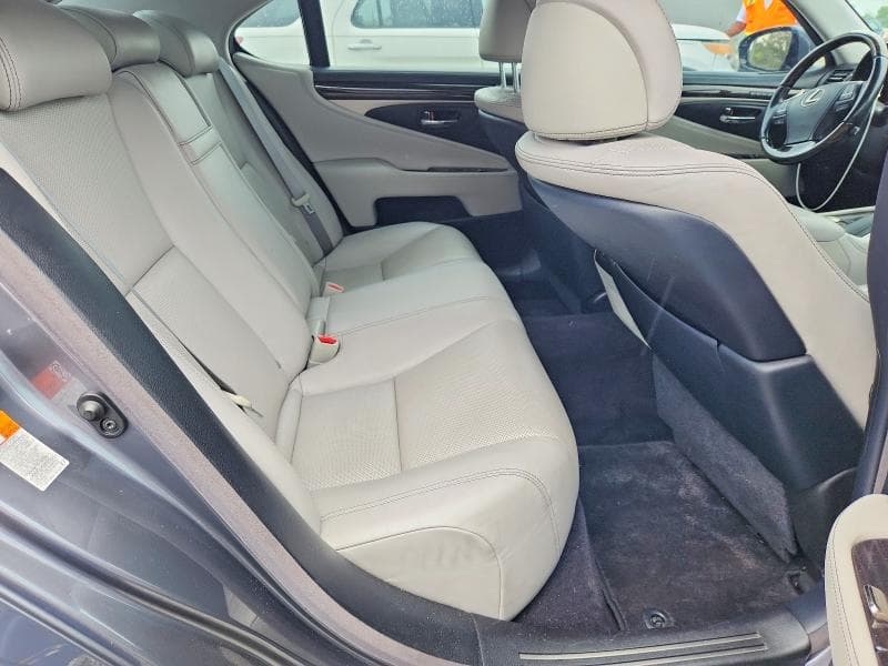 2016 LEXUS LS 460 10