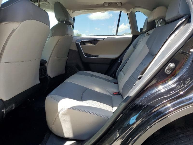 2021 TOYOTA RAV4 LIMITED 10