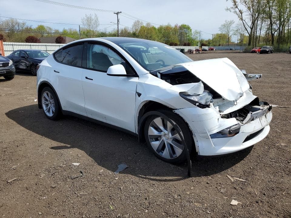 2023 TESLA MODEL Y 4