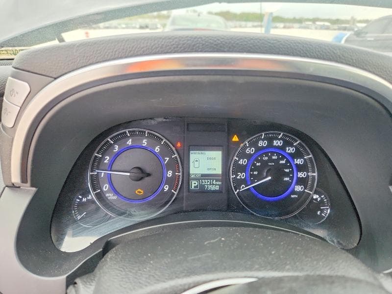 2017 INFINITI QX70 BASE 9