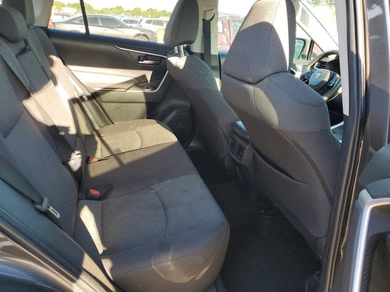 2022 TOYOTA RAV4 XLE 11