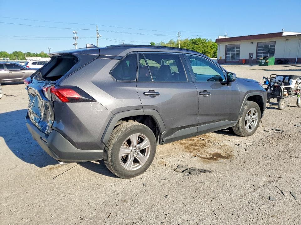 2022 TOYOTA RAV4 XLE 3