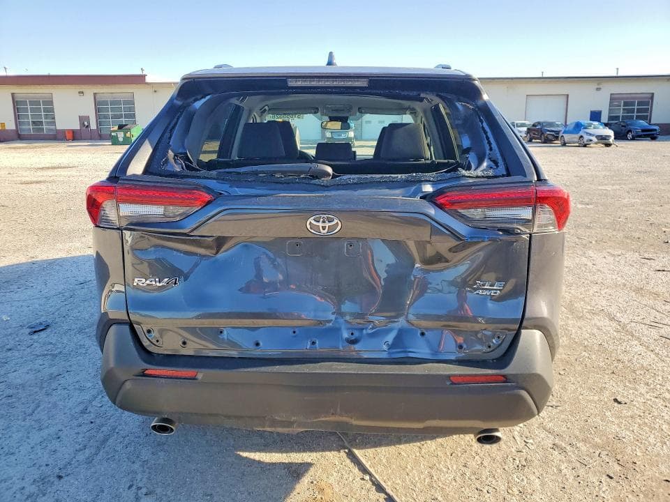 2022 TOYOTA RAV4 XLE 6