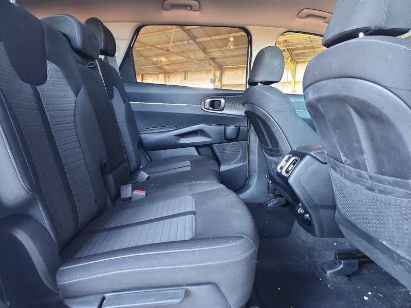 2023 KIA SORENTO LX 11