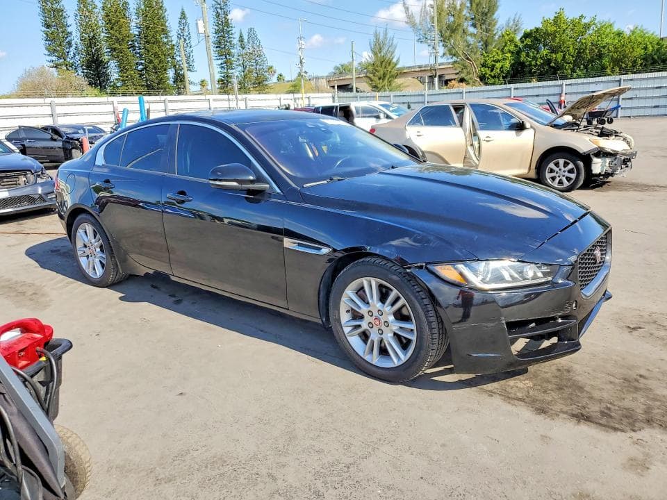 2017 JAGUAR XE PREMIUM 4