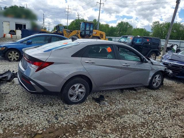 2024 HYUNDAI ELANTRA SE 3