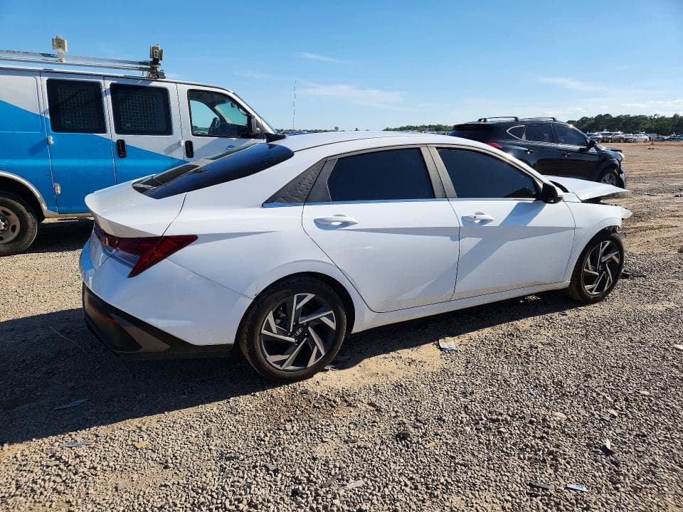 2024 HYUNDAI ELANTRA SEL SEL 3