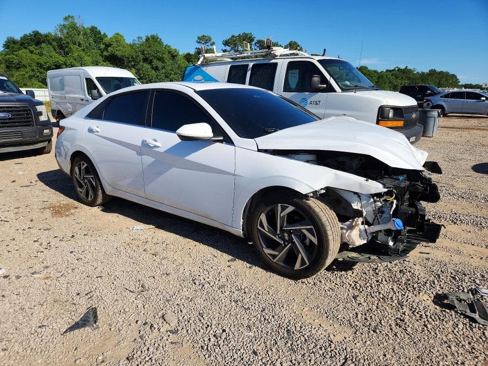 2024 HYUNDAI ELANTRA SEL SEL 4