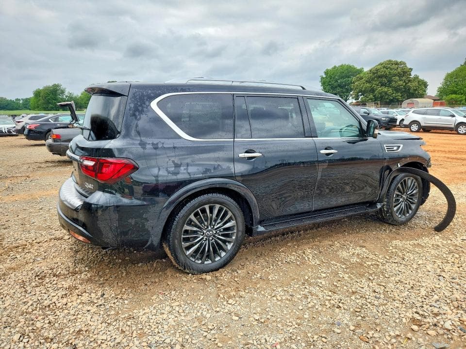 2023 INFINITI QX80 LUXE 3