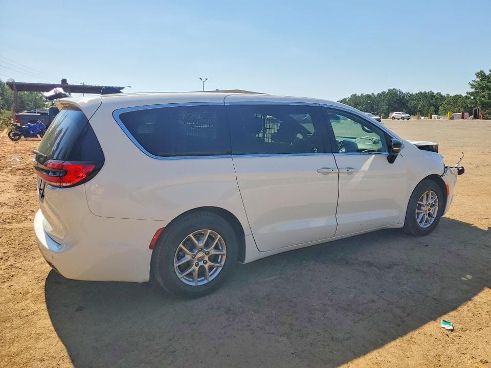 2024 CHRYSLER PACIFICA TOURING 3