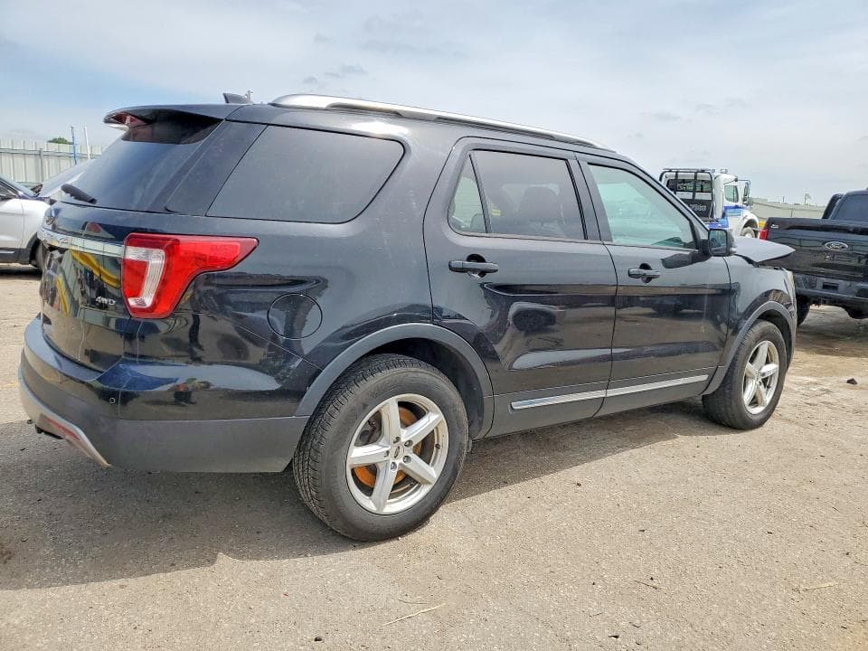 2017 FORD EXPLORER XLT 3