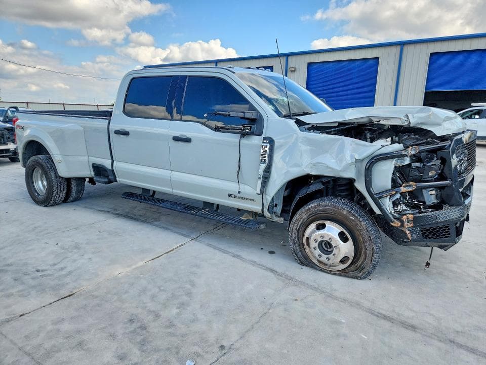 2025 FORD F350 SUPER DUTY 4