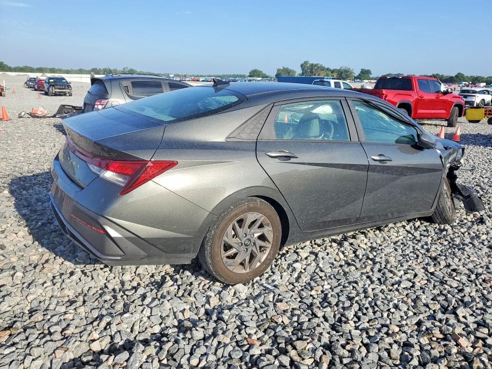 2024 HYUNDAI ELANTRA SEL 3