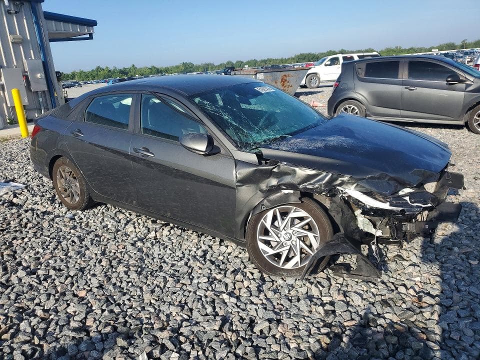 2024 HYUNDAI ELANTRA SEL 4