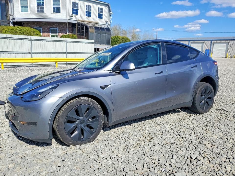 2025 TESLA MODEL Y 1