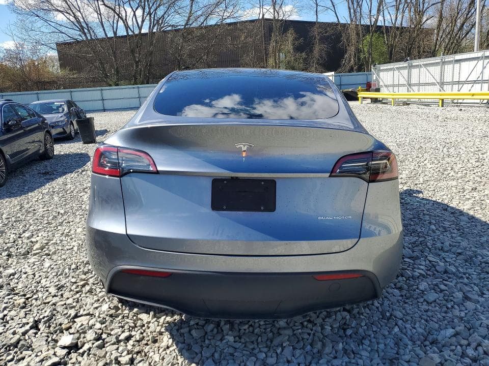 2025 TESLA MODEL Y 6