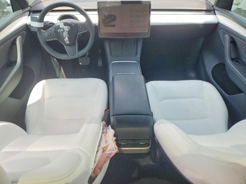 2025 TESLA MODEL Y 8
