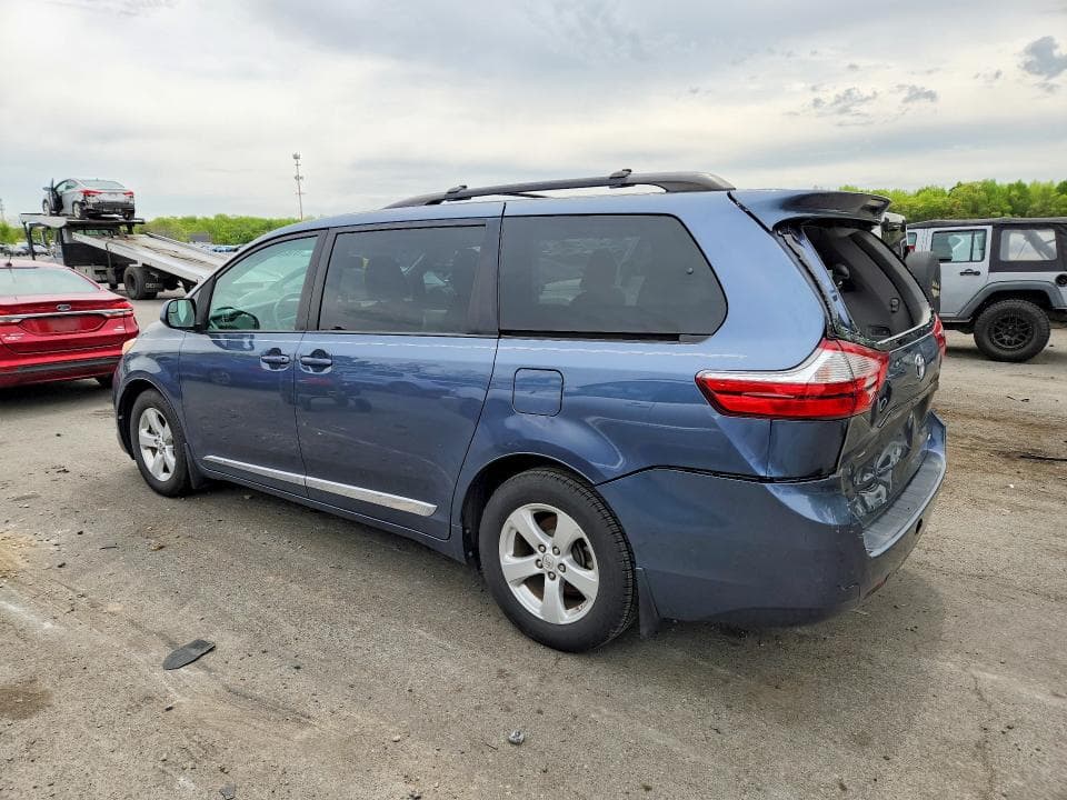 2017 TOYOTA SIENNA LE 2
