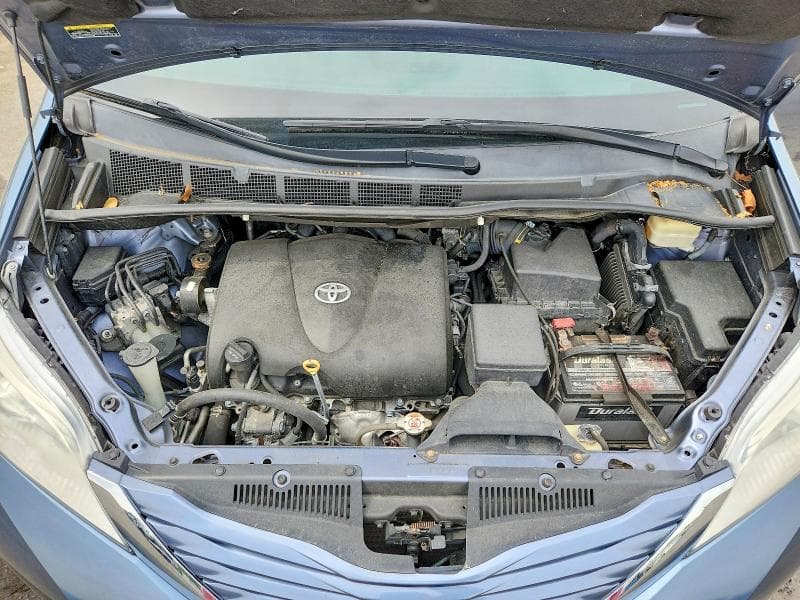 2017 TOYOTA SIENNA LE 12