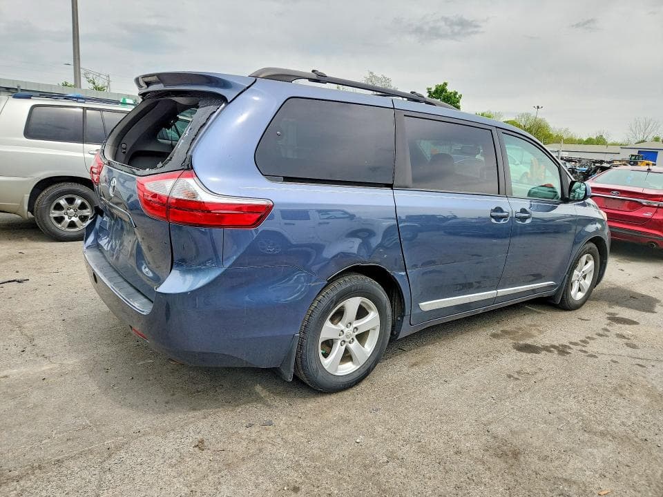 2017 TOYOTA SIENNA LE 3